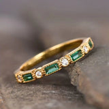 Vintage zlatni prsten sa zelenim cirkonijumom