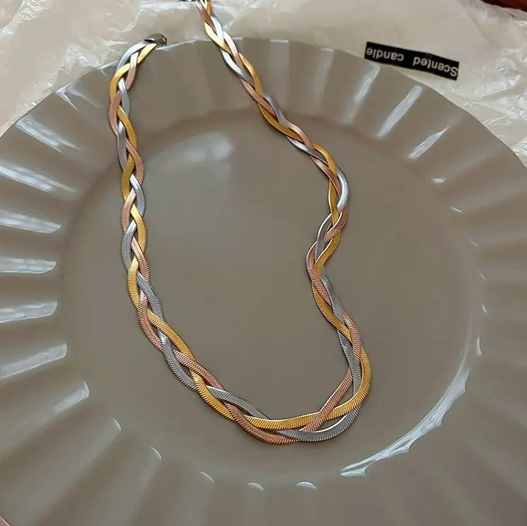 Elegantna zlatno-srebrna ogrlica